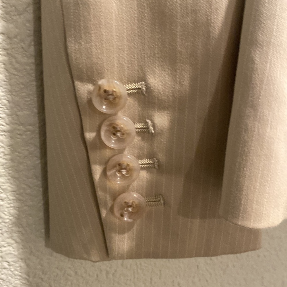 Ann Taylor suit. - Picture 6 of 9
